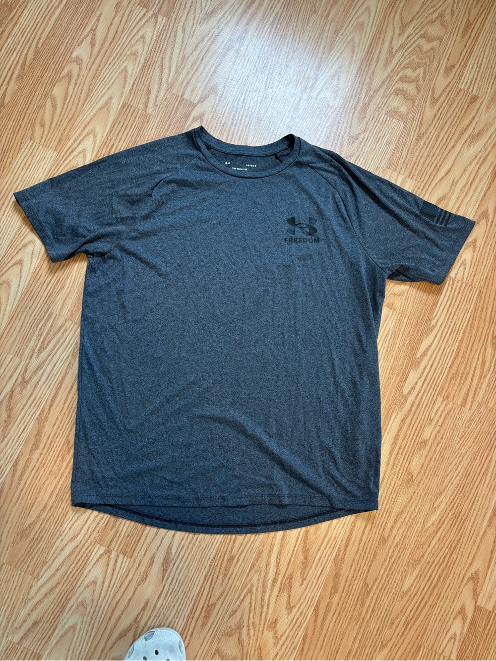 Under Armour Men’s Heather Charcoal Short-Sleeve Tech Tee freedom American flag